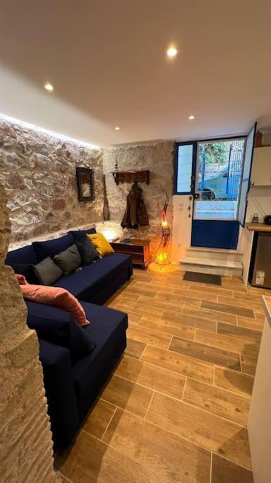 Stone Inn Near Acropolis & Metro 石头记 Felsenhohle Athen Eksteriør billede