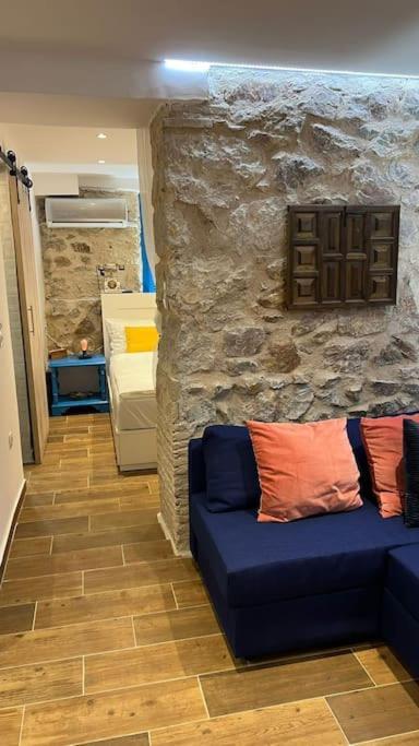 Stone Inn Near Acropolis & Metro 石头记 Felsenhohle Athen Eksteriør billede