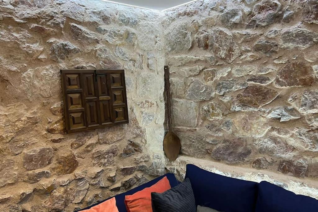 Stone Inn Near Acropolis & Metro 石头记 Felsenhohle Athen Eksteriør billede